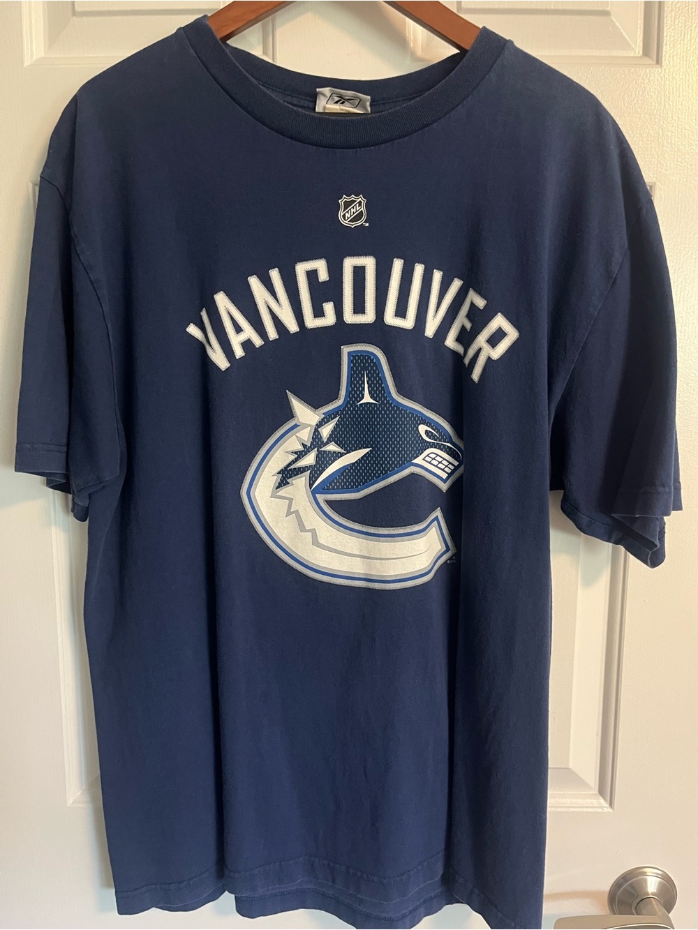 Vintage Reebok Navy Kevin Bieksa Vancouver Canucks Graphic Tee Size XL